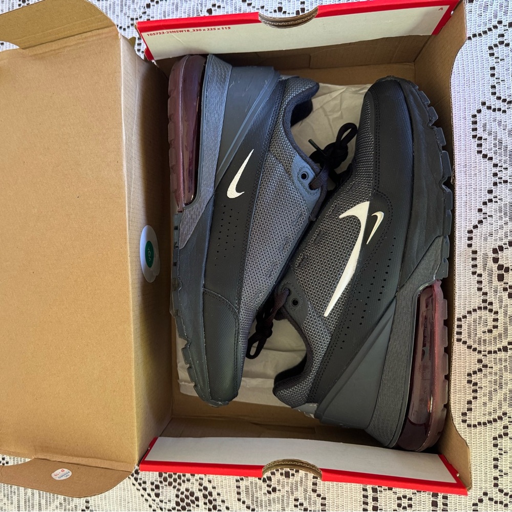 Nike Air Max Pulse size 9
